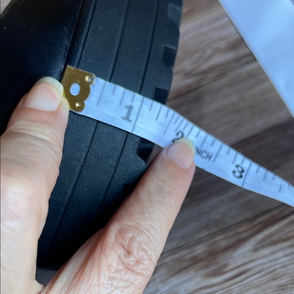 Chic Black Loafers with Gold Accents - Picture 5 of 9